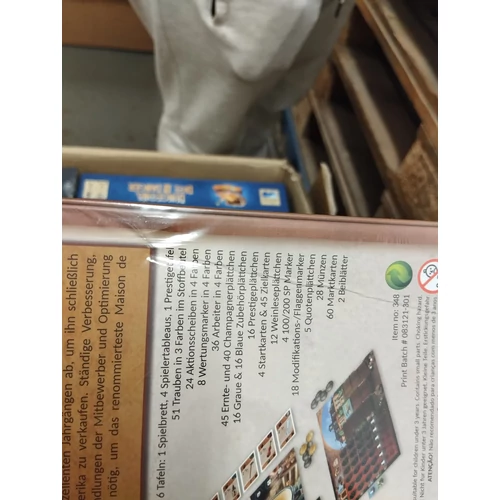 Dom Pierre (angol, letölthető magyar szabállyal) - sérült dobozos