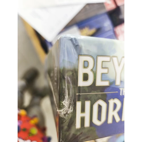 Beyond the Horizon (angol) - sérült dobozos